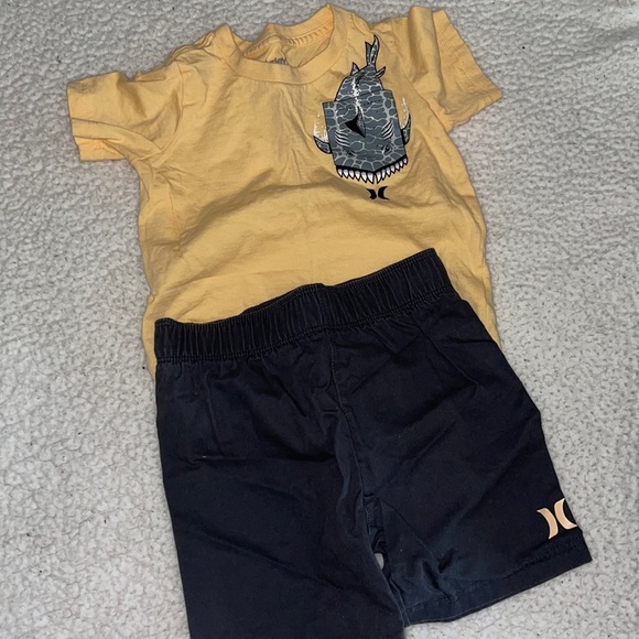 Hurley outfit - Picture 1 of 1